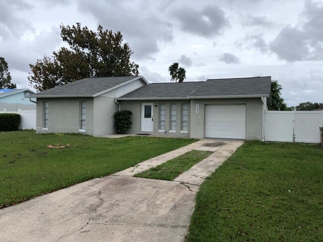 Building Photo - 127 Toluca Dr