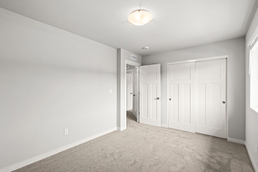 Building Photo - 9225 SW Vermillion Dr