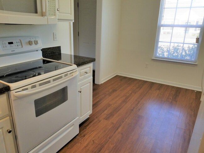 Building Photo - 211 Sunview Drive