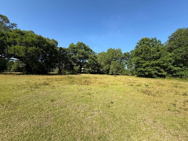 Building Photo - Milton / Pace - 3 bedroom, 2 bathroom