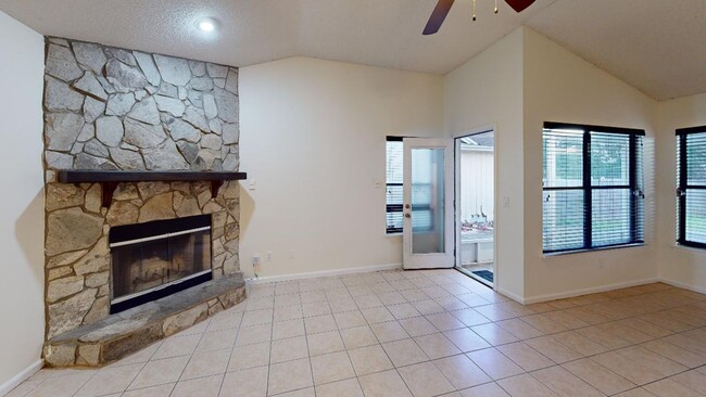 Building Photo - 3 Bed/2 Bath/ 2 Car Garage Home In Villas ...