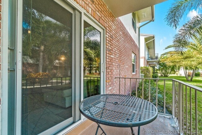 Building Photo - 2037 S Seacrest Blvd