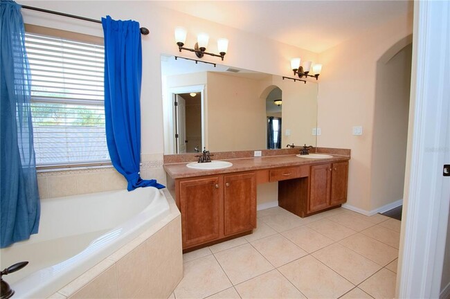 Building Photo - 4646 Pointe O Woods Dr