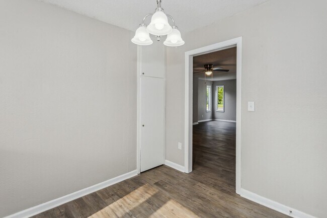 Building Photo - Spacious 4 bedroom home with 2 car garage