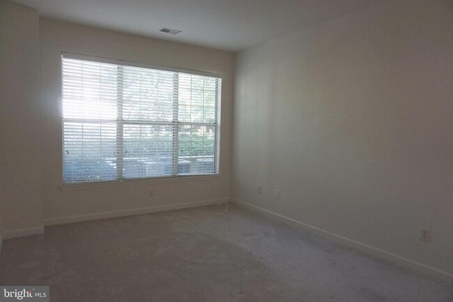 Building Photo - 2-Bedrooms Condo in Bentley Place