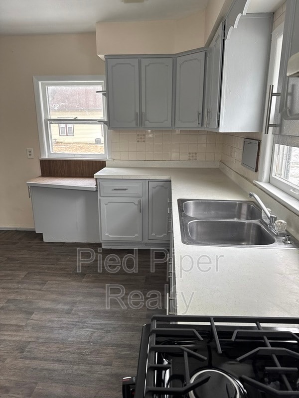 Building Photo - 742 W Homer St