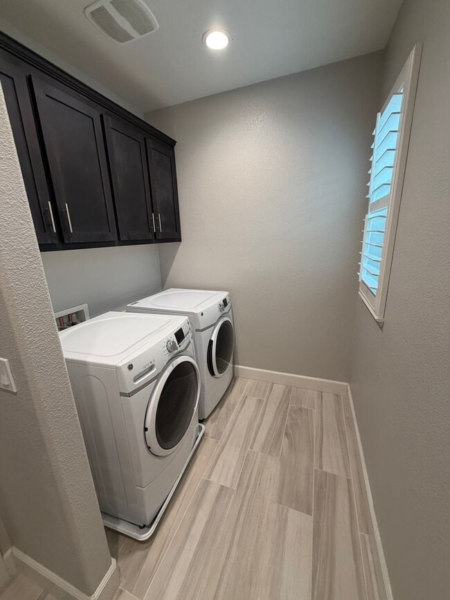Building Photo - Beautiful 4-Bedroom Home for Lease in San Ramon’s Desirable 94582