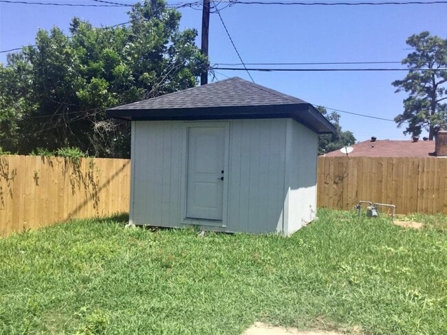 Building Photo - 8913 Homewood Ln