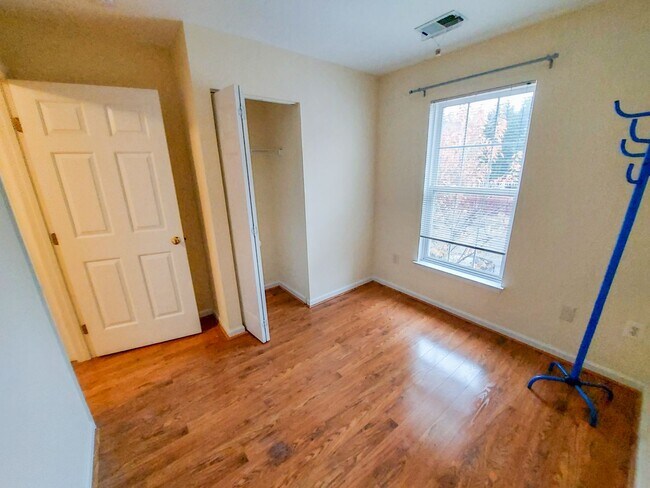 Building Photo - Charming and Updated 3BR/2.5BTH townhome in desirable Germantown, MD