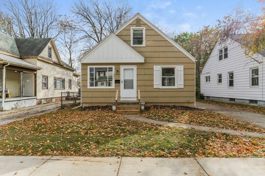 Building Photo - 1807 Giant St