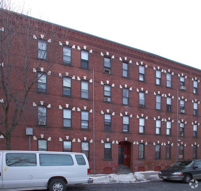 Building Photo - 582 S Summer St
