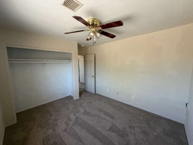 Building Photo - 10800 W Carousel Dr