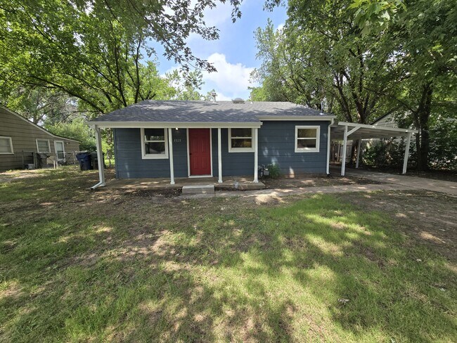 Primary Photo - 3325 S Fern St