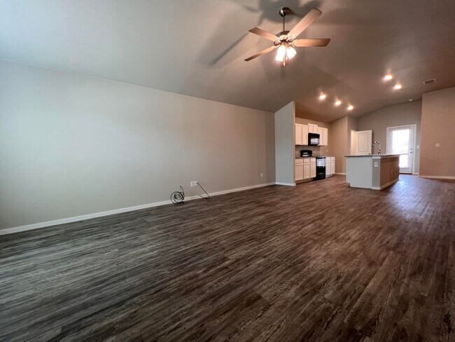 Building Photo - 2118 N Texas Ave