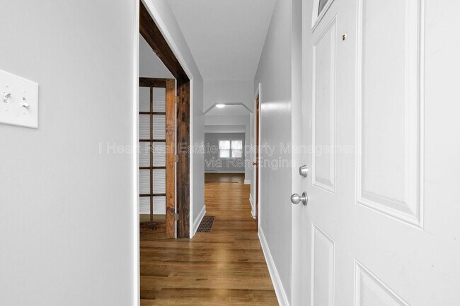 Building Photo - 973 Kelton Ave