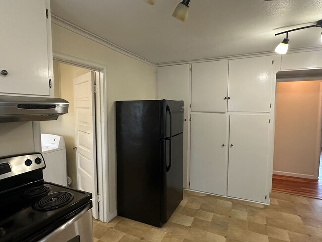 Building Photo - 14733 Jackson Ave