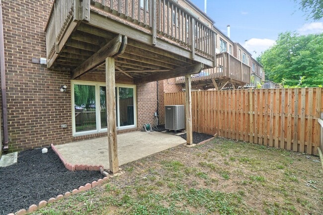 Building Photo - 7121 Bradshaw Ct E