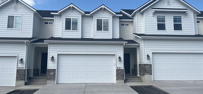 Building Photo - Brand New Townhome on Hilltop Haven