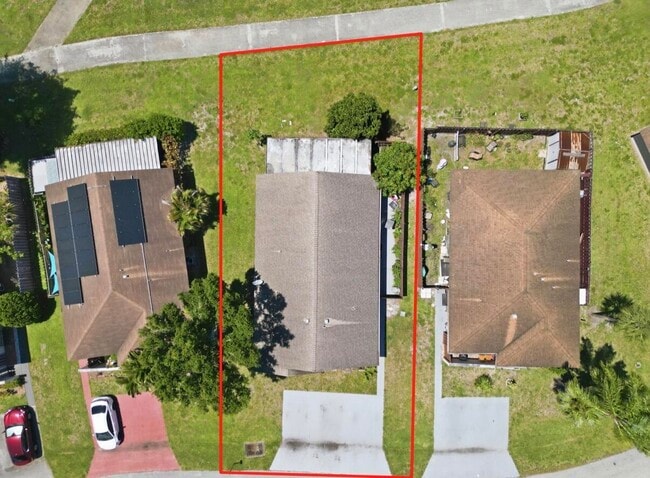 Building Photo - 5330 Mendoza St