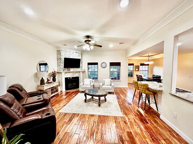 Primary Photo - 861 Walker St