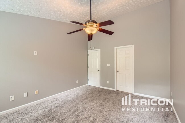 Building Photo - 3055 W Green Loop