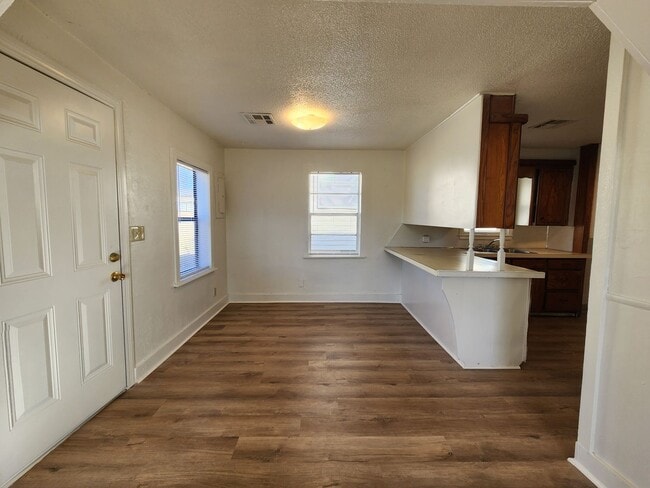 Building Photo - Cute 2 bed 1 bath house in Shawnee