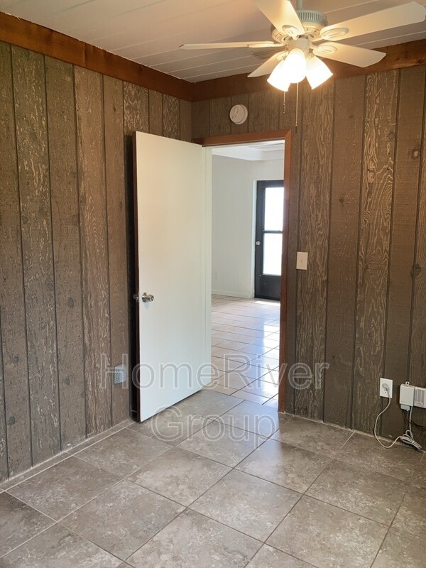 Building Photo - 908 69th Ave W