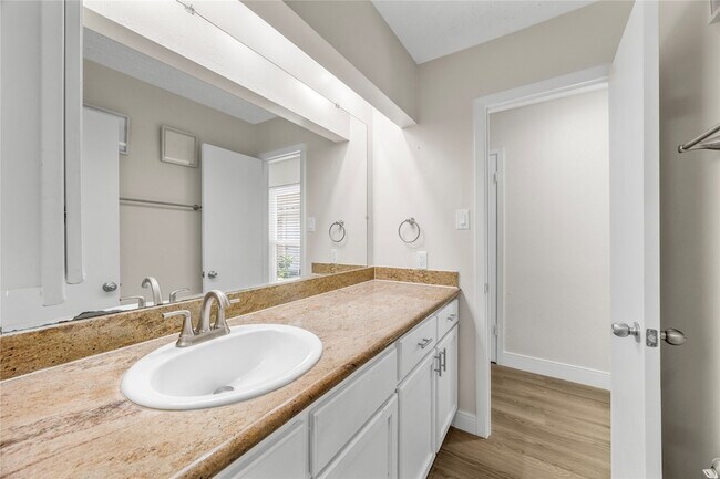 Building Photo - 1815 Millbury Dr