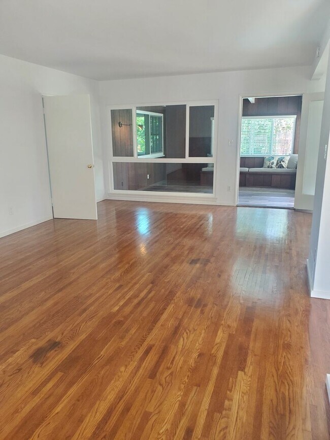 Building Photo - Recently Upgraded and Refreshed House with Pool and Casita