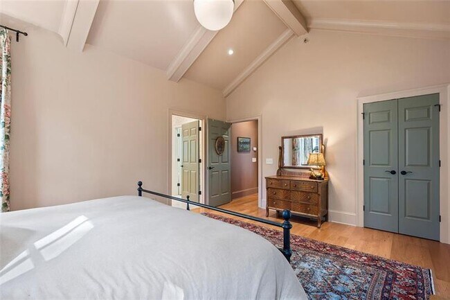 Building Photo - 5000 Long Island Dr