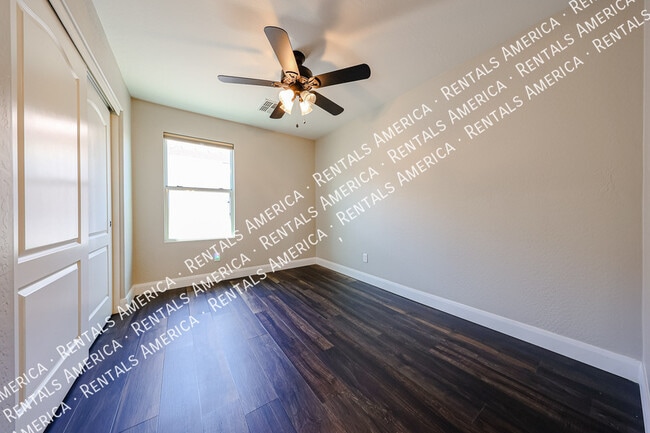 Building Photo - 886 S Brewer Dr