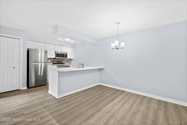 Building Photo - 8753 Live Oak Ct