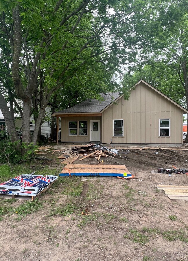 Building Photo - 400