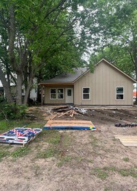 Building Photo - 400