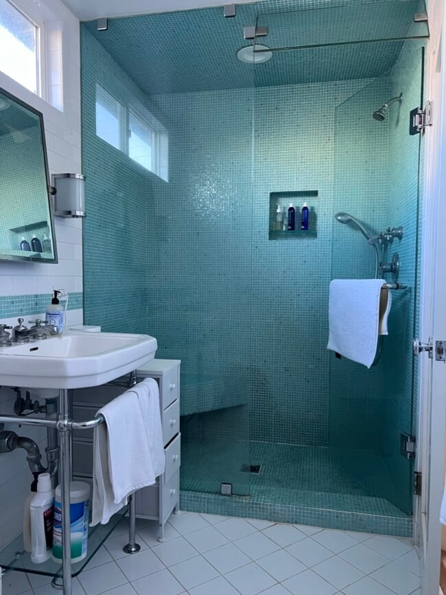 Building Photo - 3200 Oak Ave