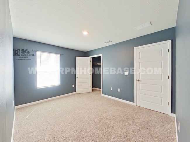 Building Photo - Spacious 5-Bed/3-Bath in Silver Lake Village | Pet Friendly!