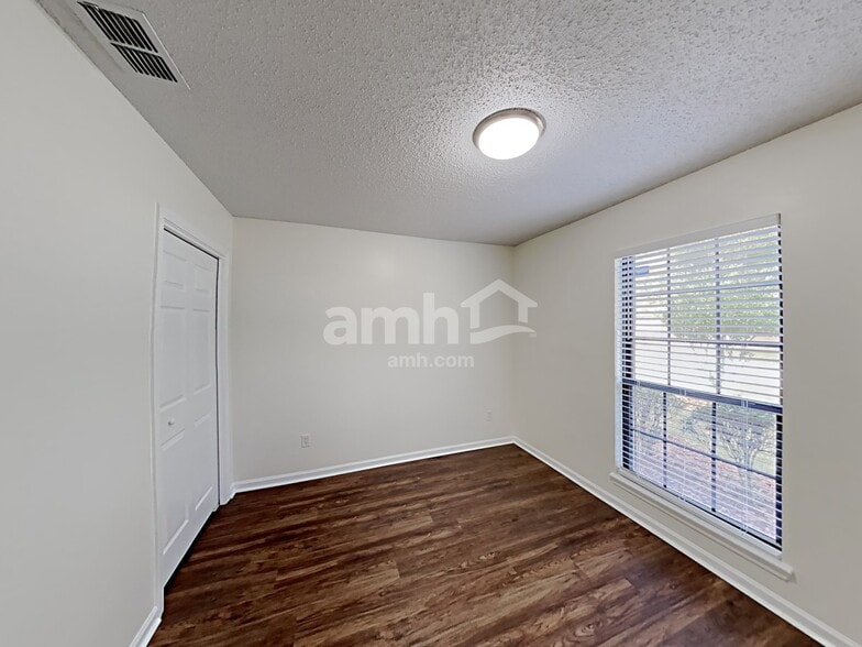 Building Photo - 7590 Fawn Lake Dr N