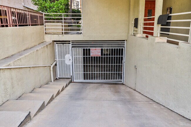 Building Photo - 11920 Goshen Ave