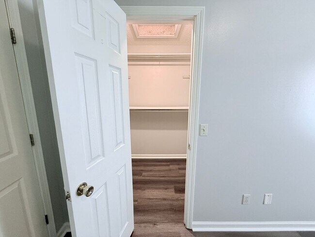 Building Photo - 1006 Creekside Pl