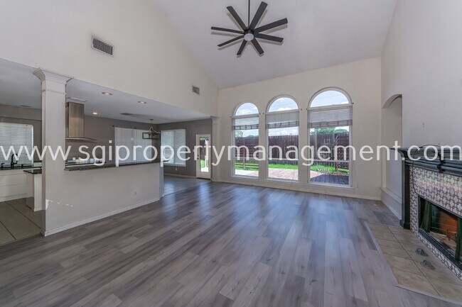 Building Photo - 6001 Pinwood Cir