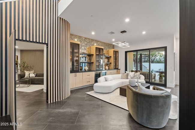 Building Photo - 3135 E Palo Verde Dr