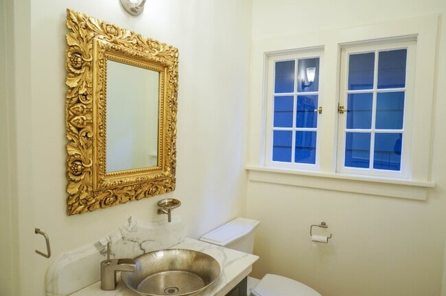 Building Photo - Dream Home in the Southwest Hills! Your Pa...