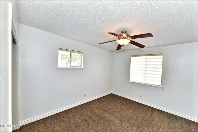 Building Photo - 10565 Murphy St