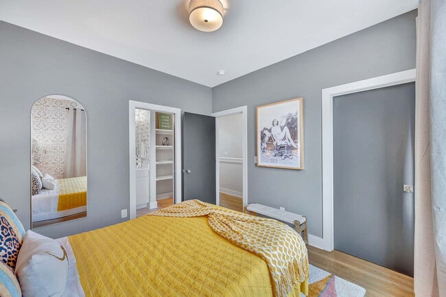 Building Photo - 2716 Delaware Ave