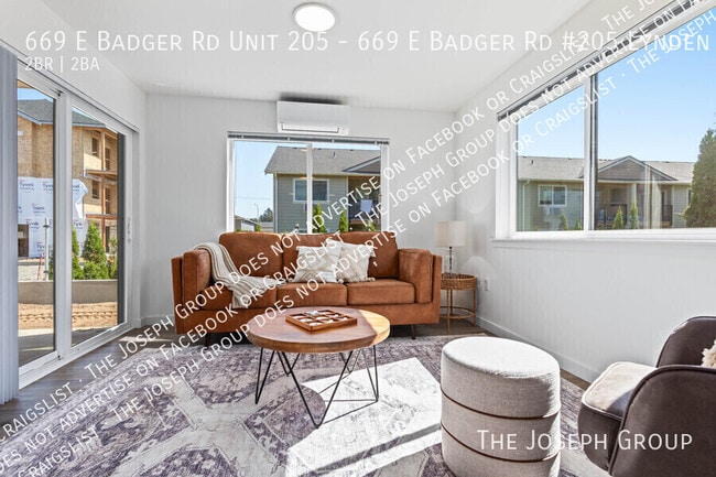 Building Photo - 669 E Badger Rd