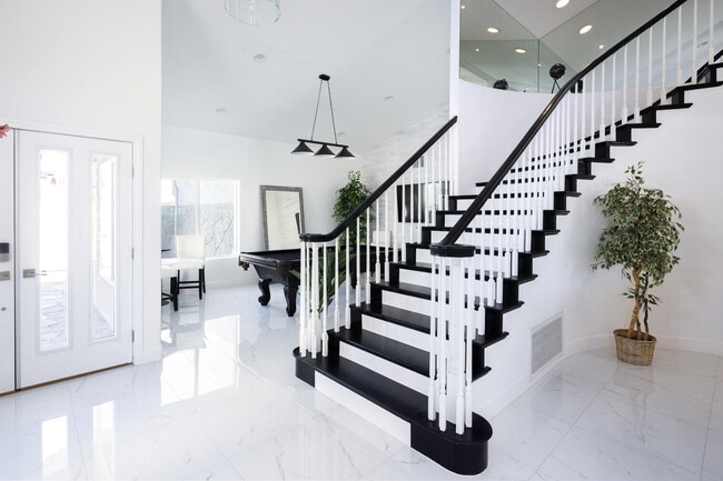 Building Photo - 41215 Carlotta Dr