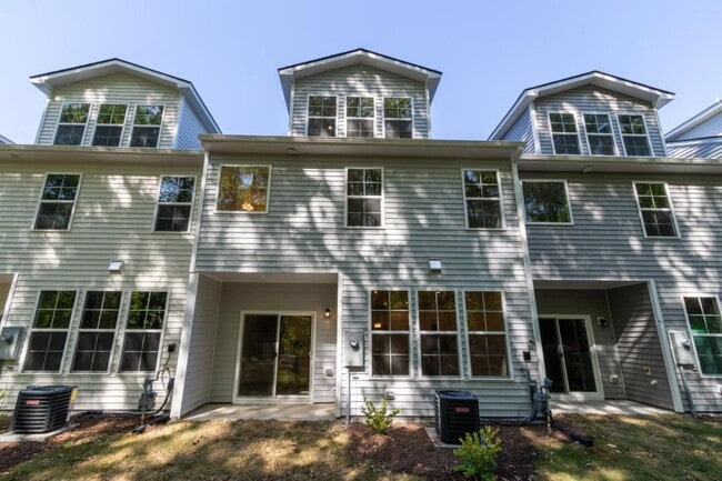 Building Photo - 1204 Grenshaw Dr