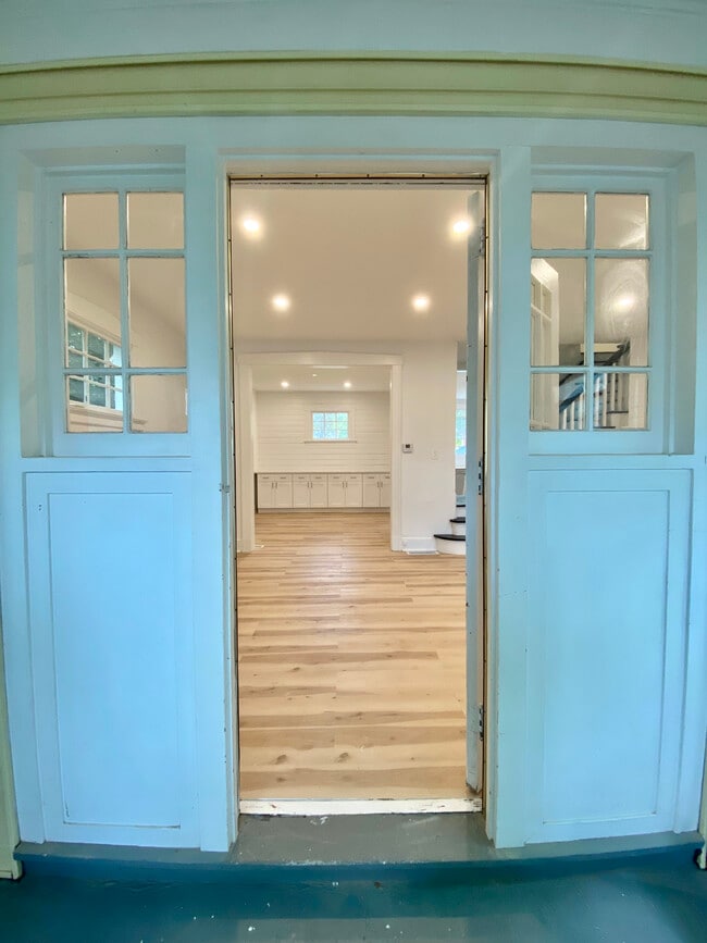 Building Photo - 25 Beecher Pl