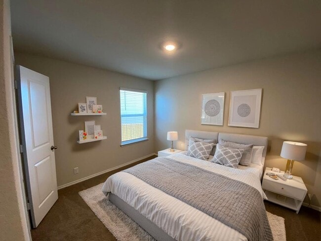 Building Photo - NEWER ONE STORY | 3 BEDROOM | 2 BATH | WHI...