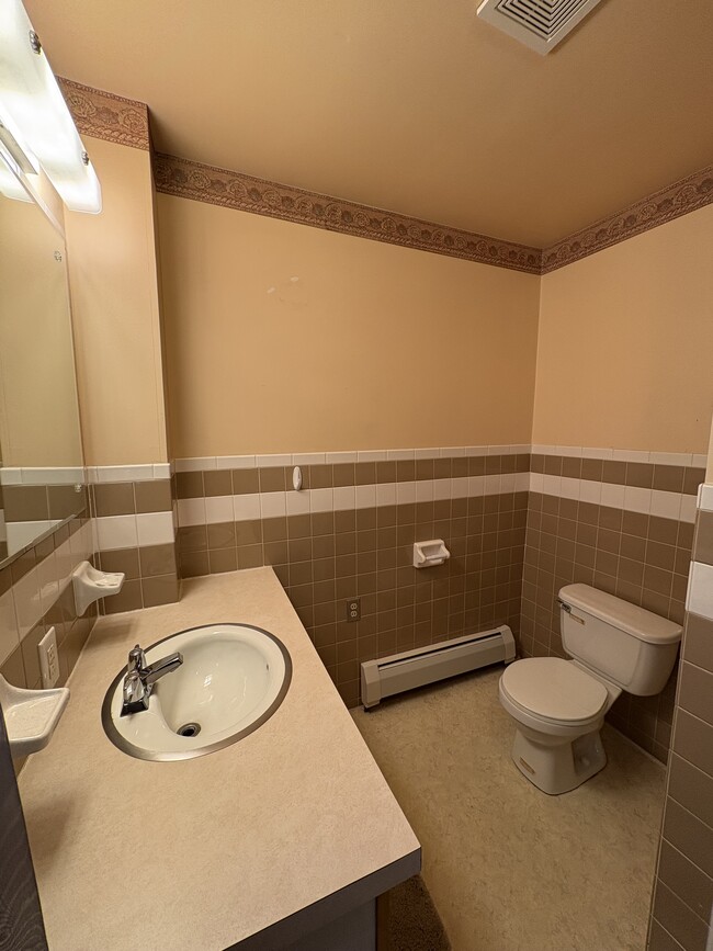 Building Photo - 424 Shakespeare Ave